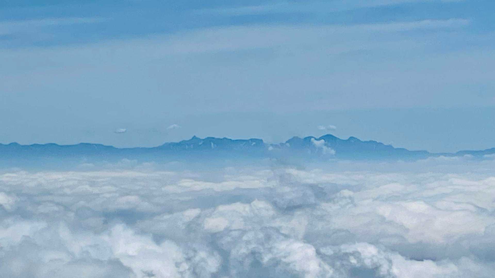 槍も見えた