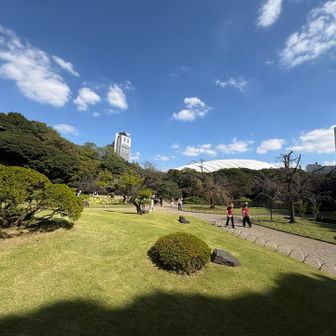 小石川後楽園
東京ドームがすぐそこに見える