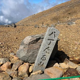 八丁たるみから山頂にかけて
山頂の次に亡くなられた方が多かった場所だそうで、降り積もった火山灰が人型になっていたと知りました（ビジターセンターの展示動画）