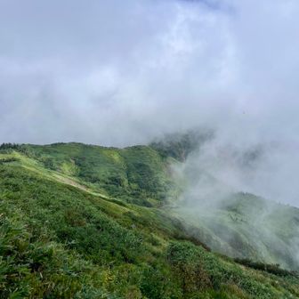 新潟焼山方面へ向かいます。