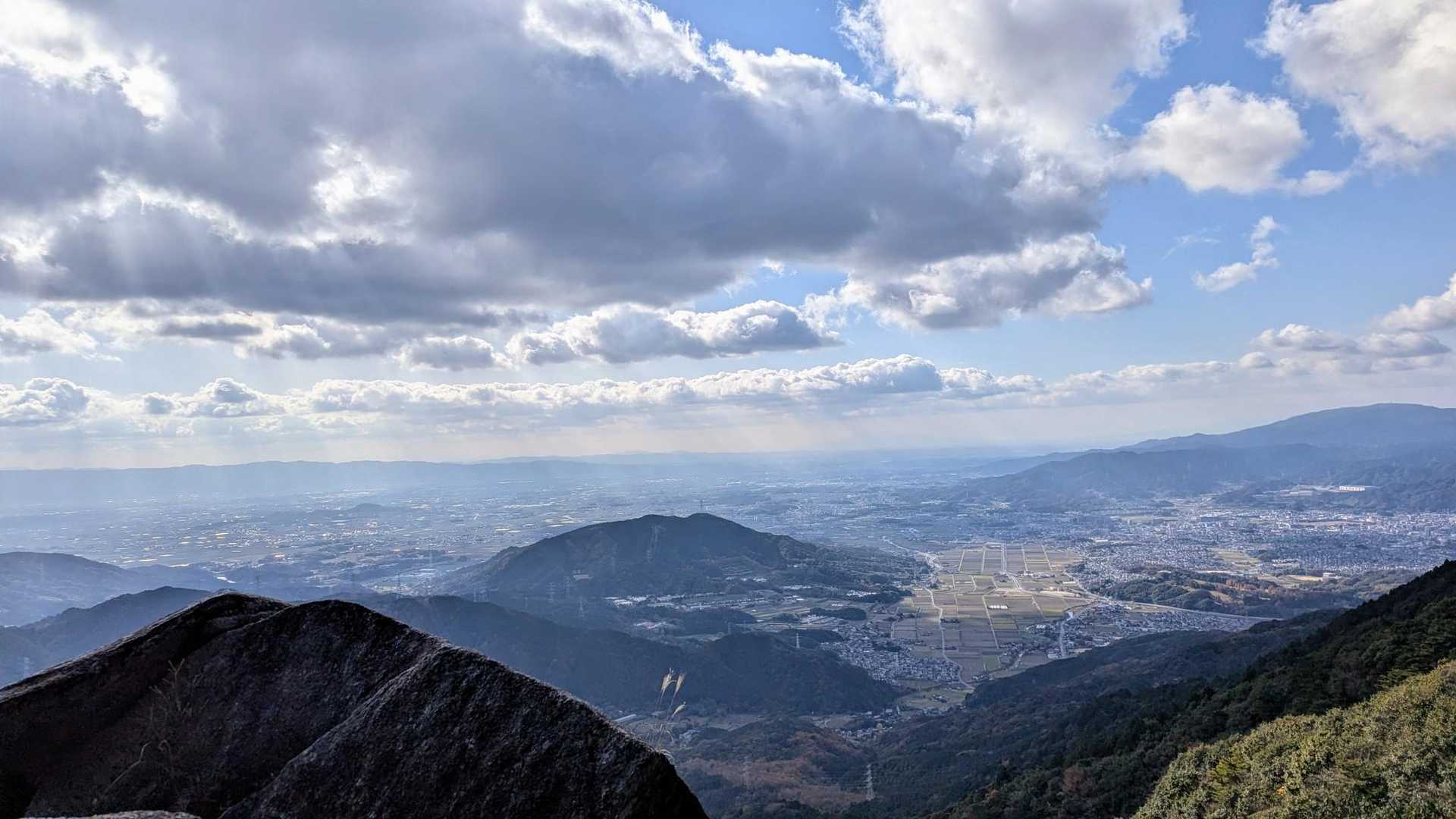 左側の岩場に乗れるみたいですが、
あと2段階位恐怖の岩を乗らなくてはならなくて、私は1段階めでギブアップでした🥹ここからでも充分でございました😂