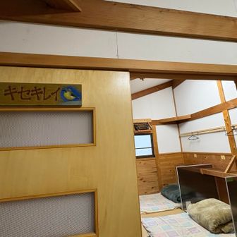 雨で濡れて、風も強く…
めっちゃ迷ったけど、
今夜は小屋泊を選択。
