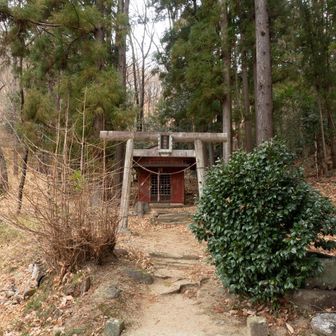 下りたところに新堀神社