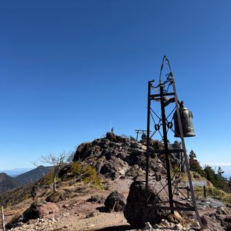 向こうが山頂⛰️