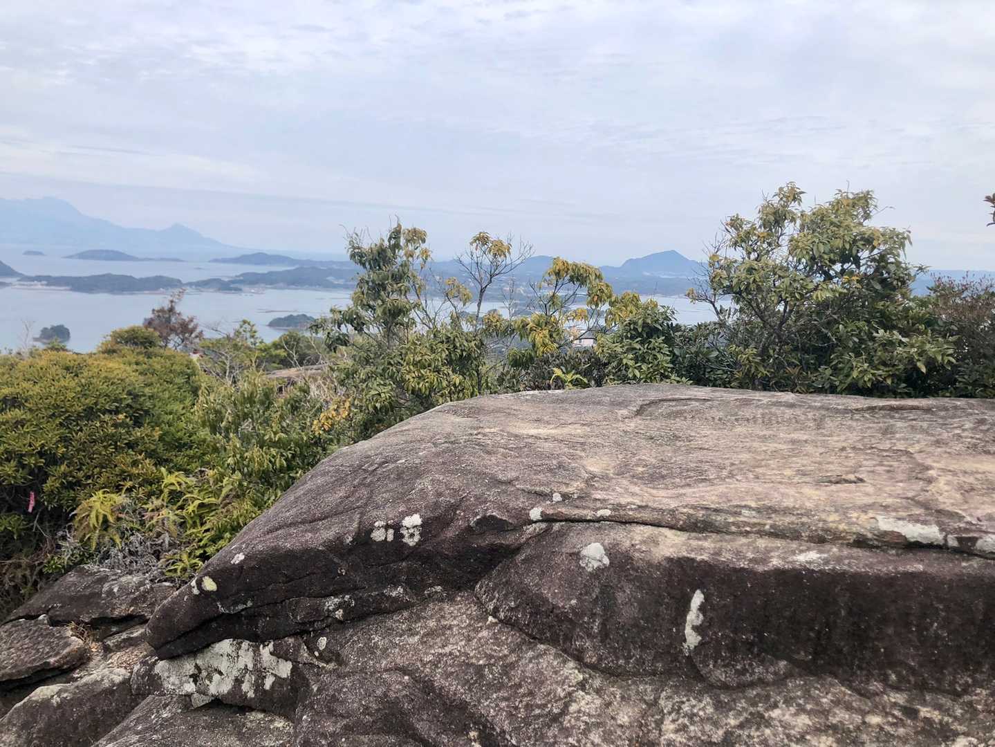 大きな岩場は休憩に良い所で絶景です
