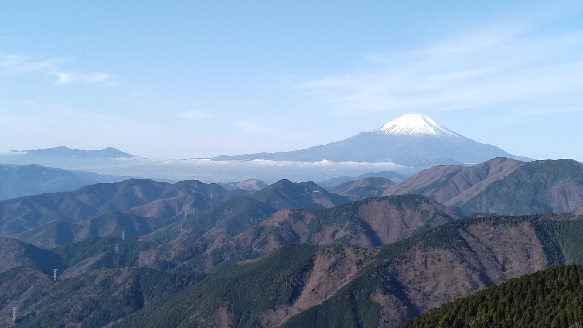 尾根に出ました
二ノ塔三ノ塔を登るのは3回目になるのですが、富士山見えたの初めてなんです✨