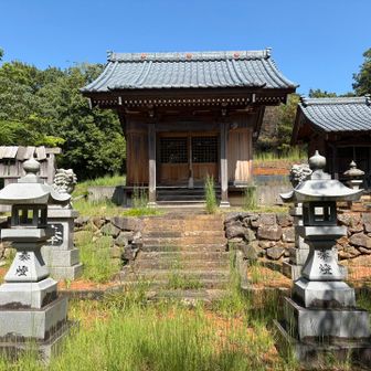 山頂にお社