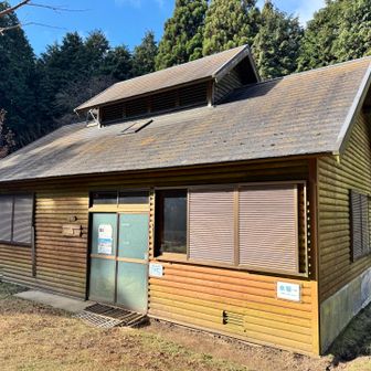 立派な避難小屋でビックリ