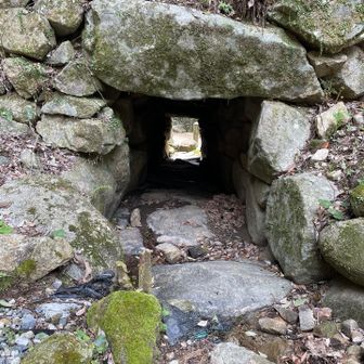 登山口の水門跡