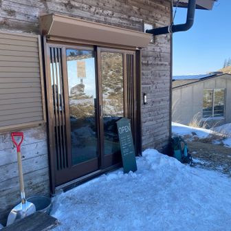 鉢伏山荘営業中。主に週末は宿泊も可能