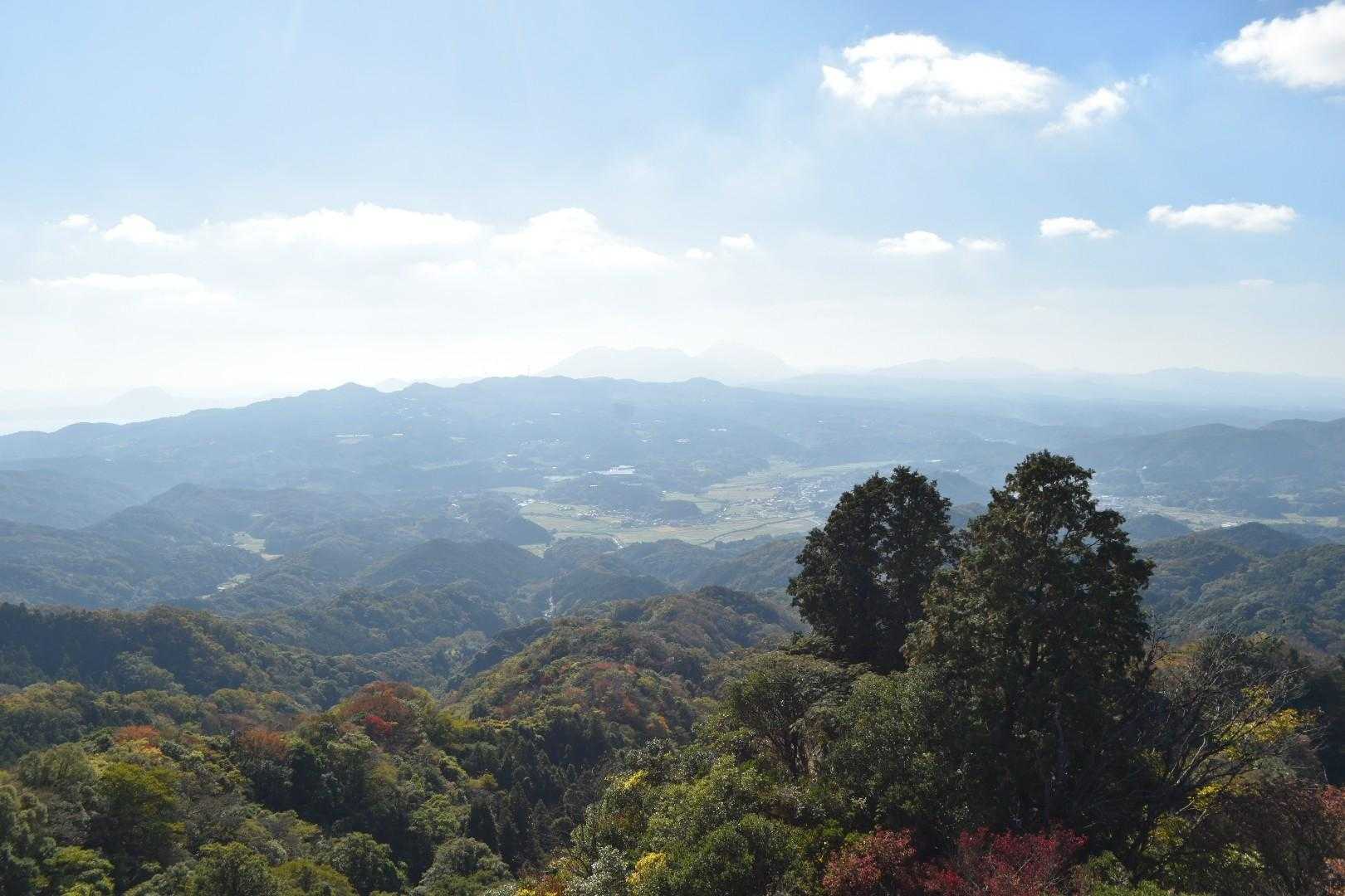 遠くに、由布岳と鶴見岳かな。