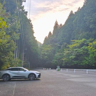 小滝橋駐車場を利用しました。平日の早朝なのでガラガラです。