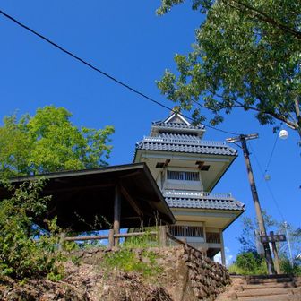 道から見えていた展望台はこんな形でした🏯
お城っぽいけど、ちょっと違う🤭