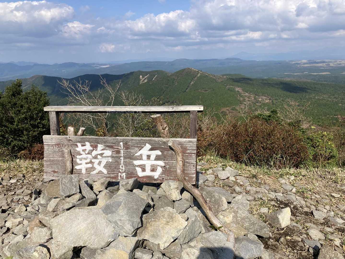 鞍岳山頂
鞍岳には女岳はあるのに男岳はないのでしょうか？