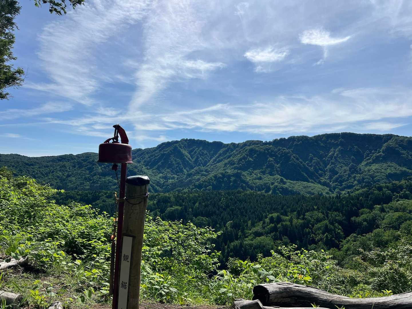 三ノ峠山・萱峠 | 棚池と錦鯉の里・山古志を見下ろす、長岡の静かな稜線歩きの写真