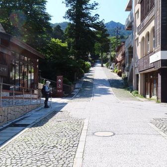 夏山登山道へは大山参道市場の所を右に曲がります。