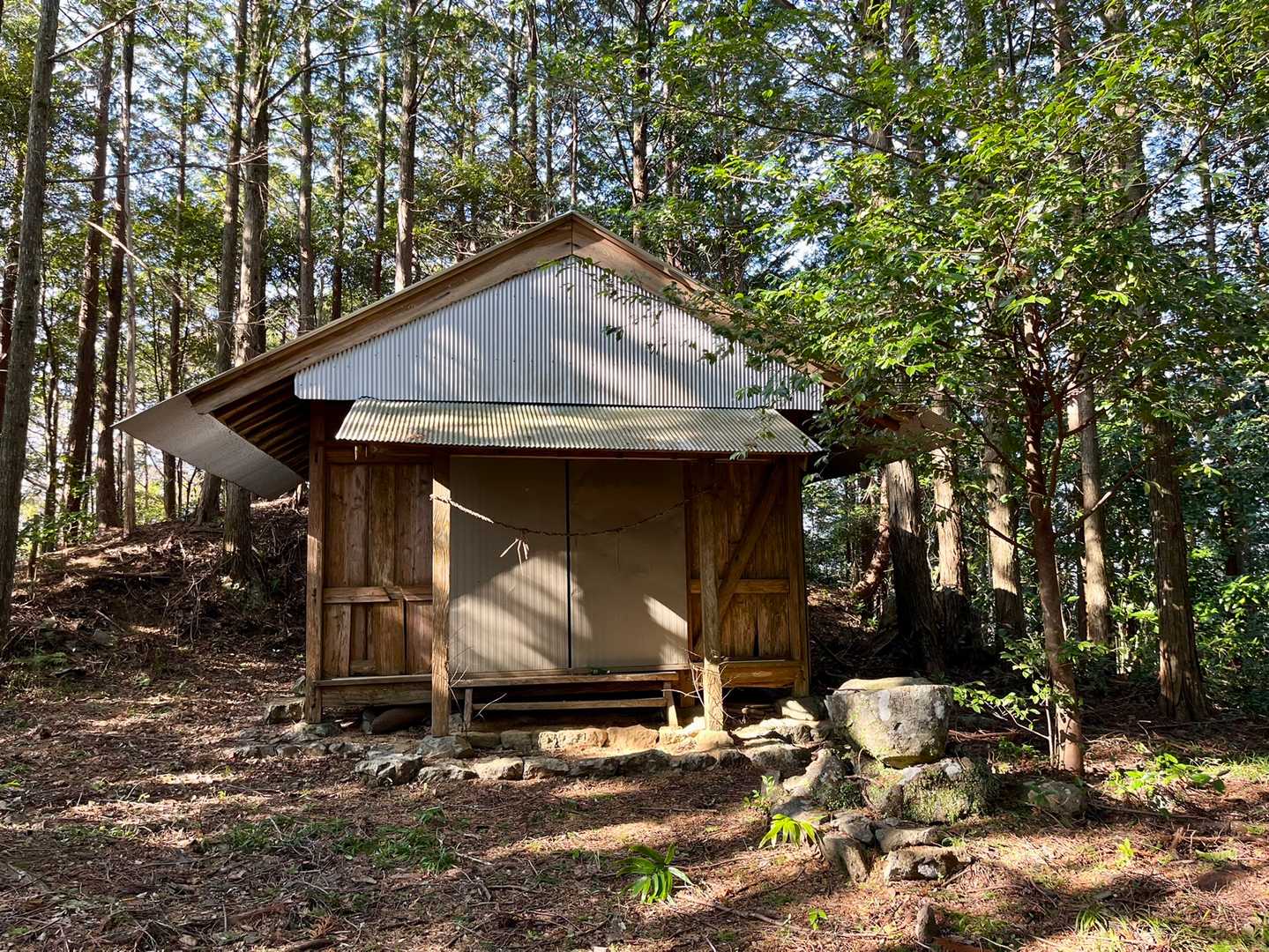 本丸跡には城八幡宮がある。