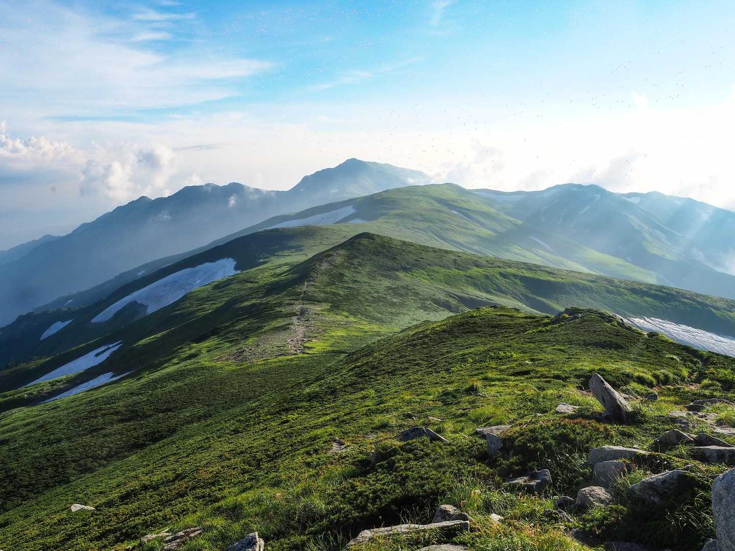 飯豊連峰！
ずっと山頂で眺めていました、この景色。