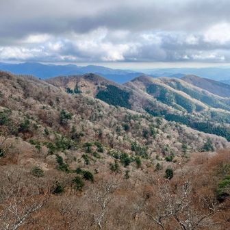 名もなき山のアップダウン５回くらいあった！
なんちゃって親父山が５回も続くから期待しては疲れるw🤣