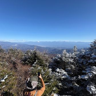 避難小屋横もこの眺望