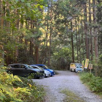 登山口付近までクルマで上がれますので
納古山単独の場合はココですね🅿️