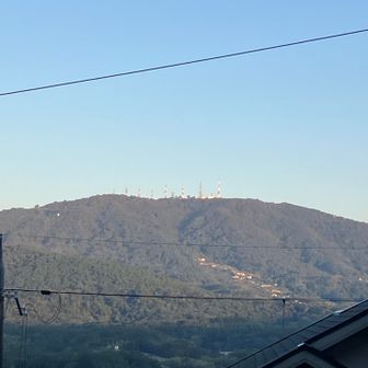 生駒山を眺めながら登る。