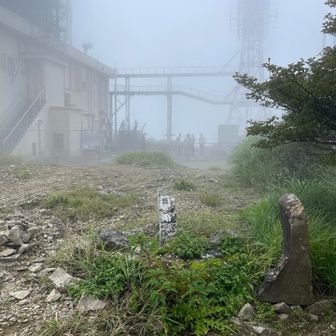 山頂､､､お仕事されてる人達，点検とか言ってた