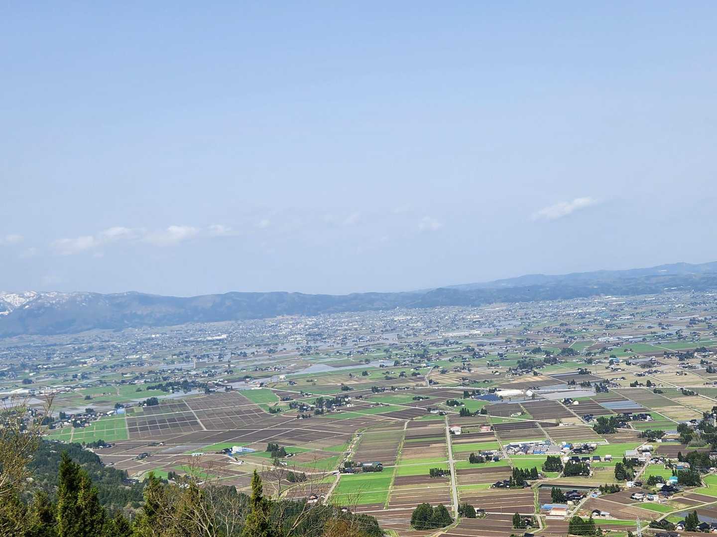いい眺めです。
急登を上がって汗がポタポタ、ちょっと暑いけど最高のお天気👍☀️