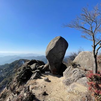 どうにか仙の石に到着🪨
楽しいですが、
帰りでは使いたくないコースでした。
それにしても、お見事なバランス