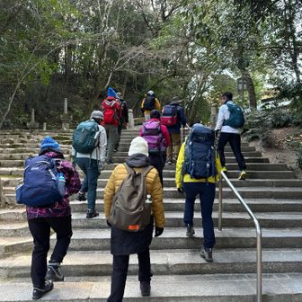 さぁ〜、皆んなで登りましょう🎶
