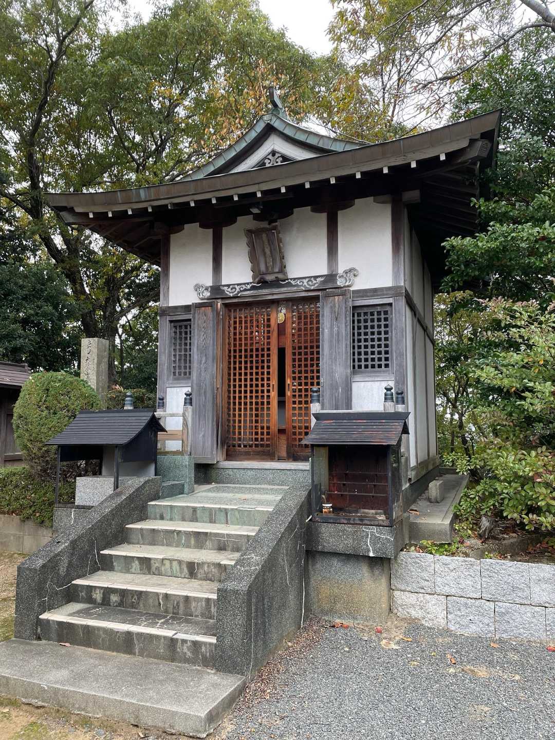 愛宕神社へ到着しました
いつものようにお参りします
「相棒の足が早く本調子になりますように。」