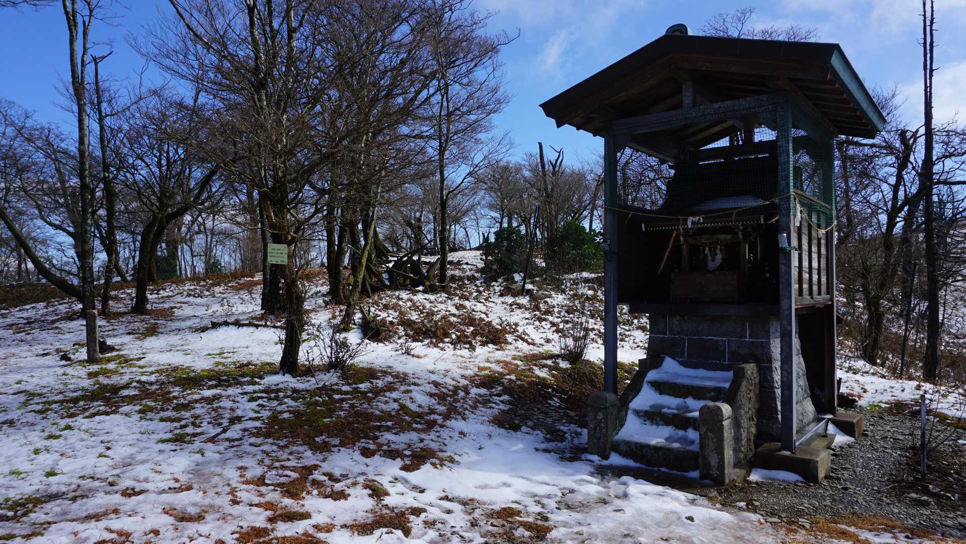 三池神社の周りも雪