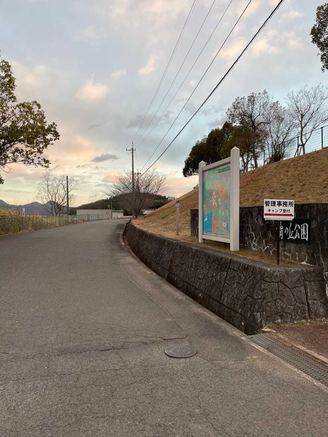 道なりに進みます。