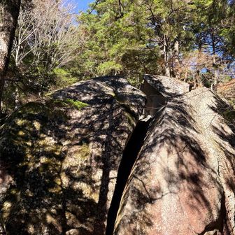 桃太郎岩🪨
親切な男性が写真撮りましょうか？と声をかけてくださる📸お断りしちゃったけれど、優しさに癒される☺️