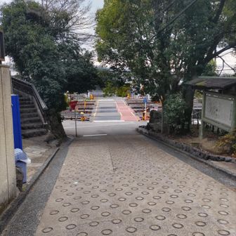 急な坂の下り。