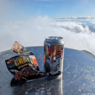 バーカウンターが素晴らしすぎ。
雲海バックに🍺

BAR大朝日