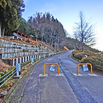 夜明けと同時に登頂開始です。