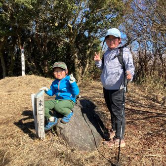 孫岳、到着！
ここは木に囲まれていて眺望は無し😅