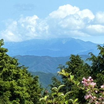 大山　頭が雲の中だ〜☁️