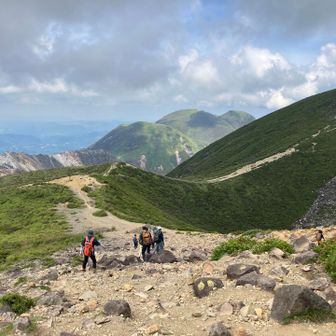 下山です
降りは登り以上にガレ場で転びやすいので注意しながら降ります