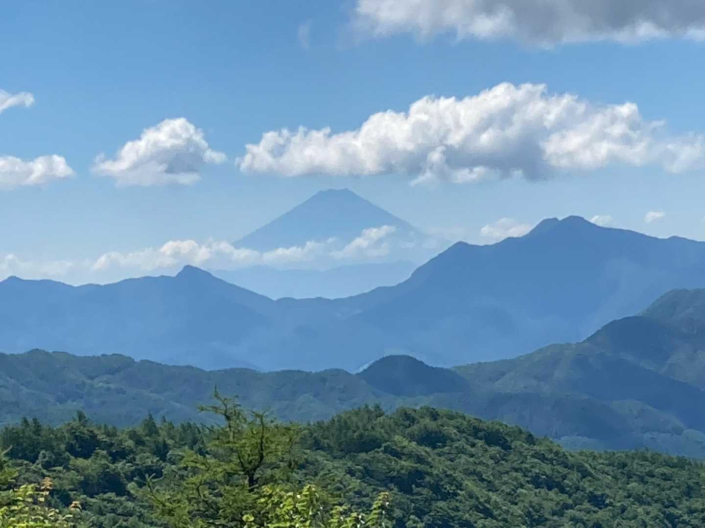 オーッ。
いきなり目の前に富士山が、、、🗻
感激🤩🤩🤩🤩