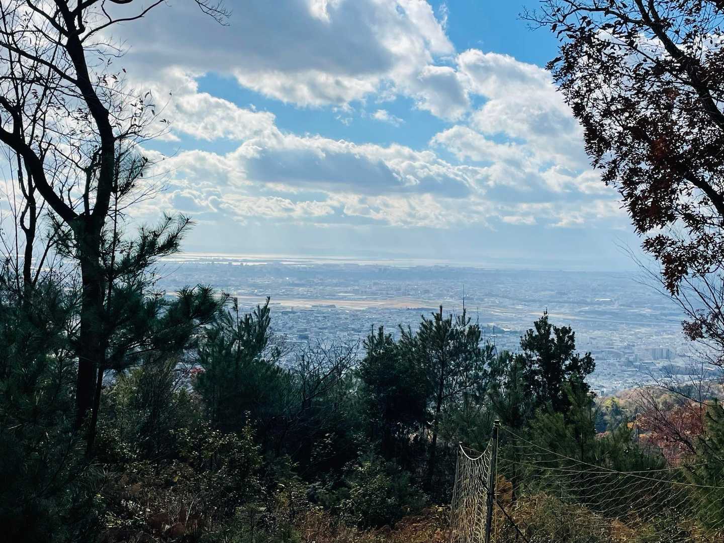 六個山山頂⛰️からの眺望　空港が見えます！