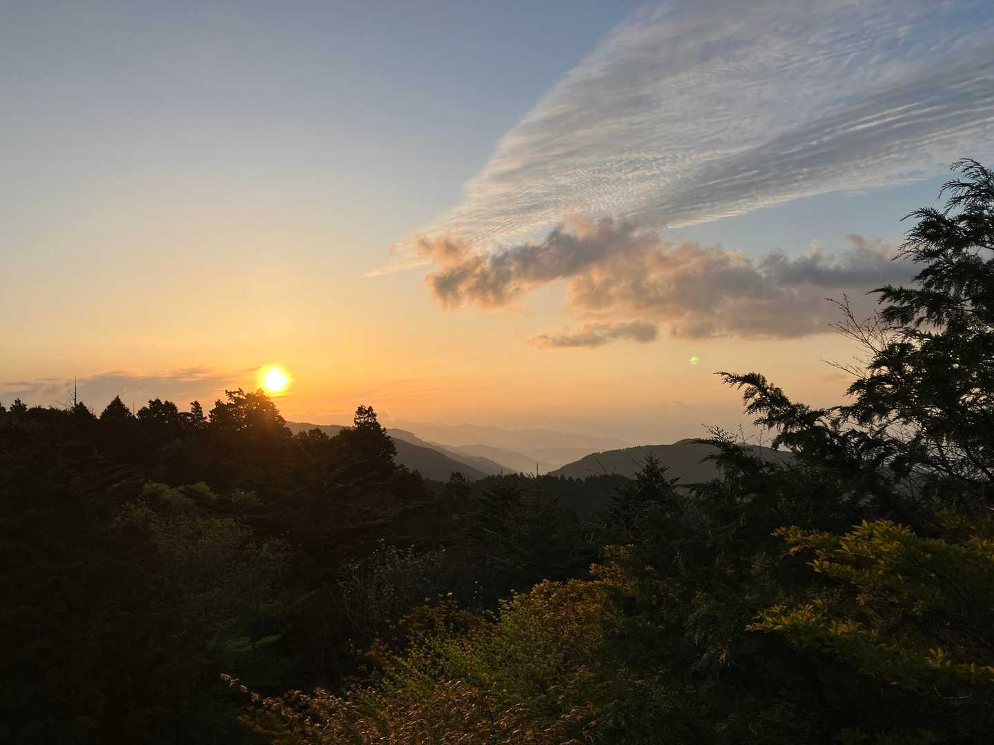 「トド岩」で太陽が
この位置。