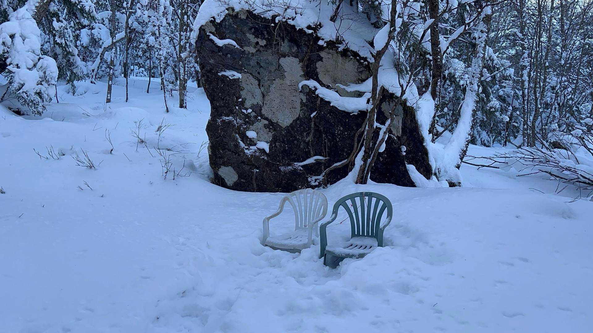 所々にこの椅子さん達が。
閉鎖されたスキー場⛷️の時のものでしょうか。