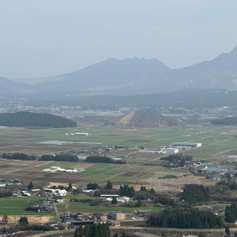 根子岳
手前には
この後に行きたい山が見えるよ。