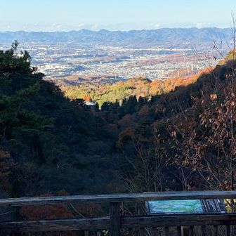 有馬の方の街がみえる。