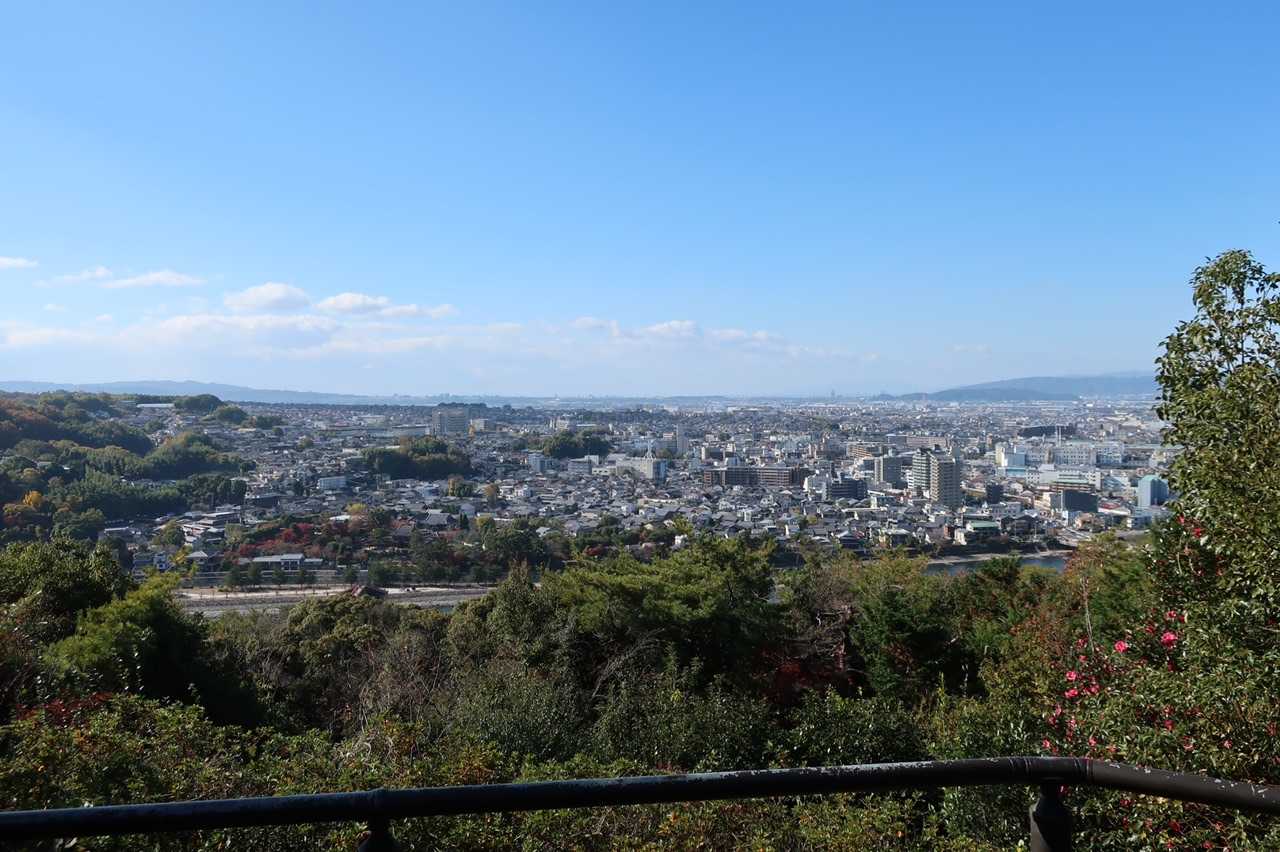 宇治市街
帰りに見たら真ん中へんに煙が💦
火事かもしれない😨