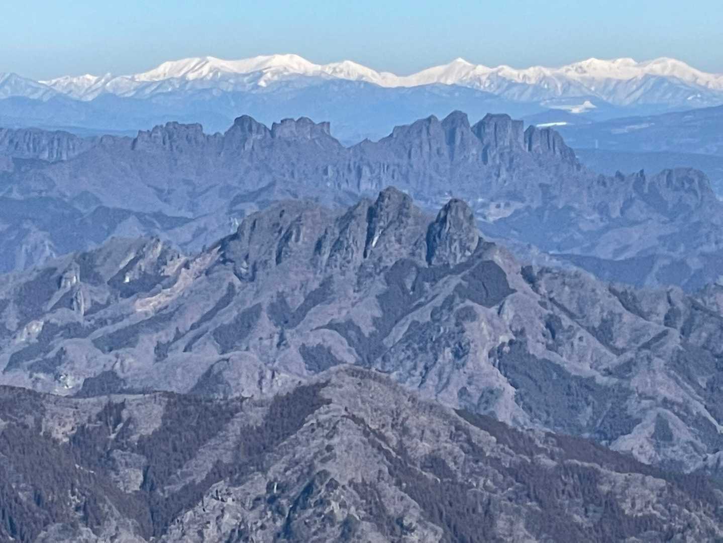 やっぱりこの景色が良いかな😊🎶
手前から鹿岳、妙義山、谷川岳