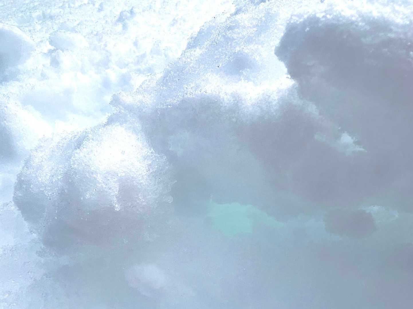 雪が青い❄️