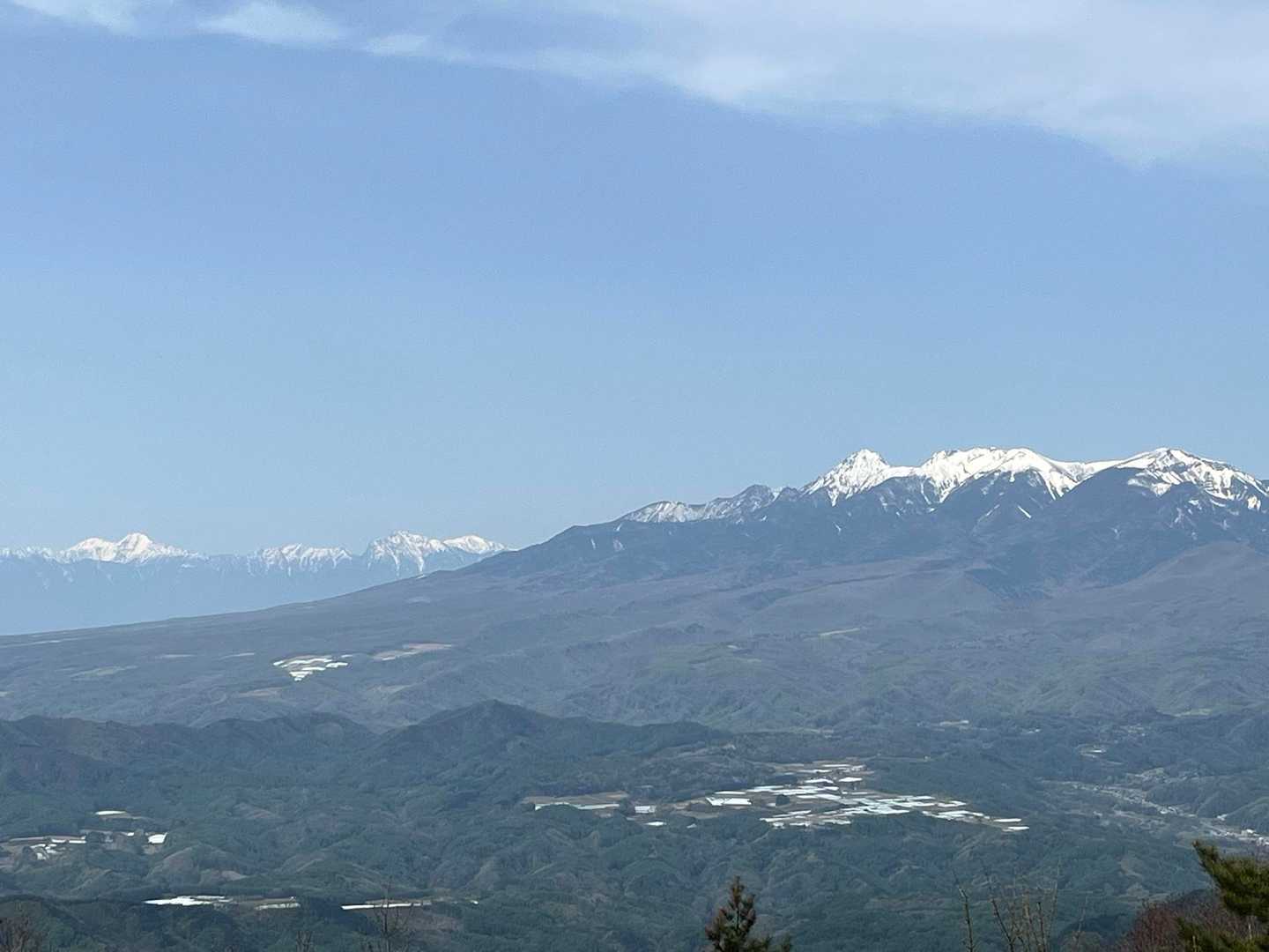 八ヶ岳、奥に南アルプス